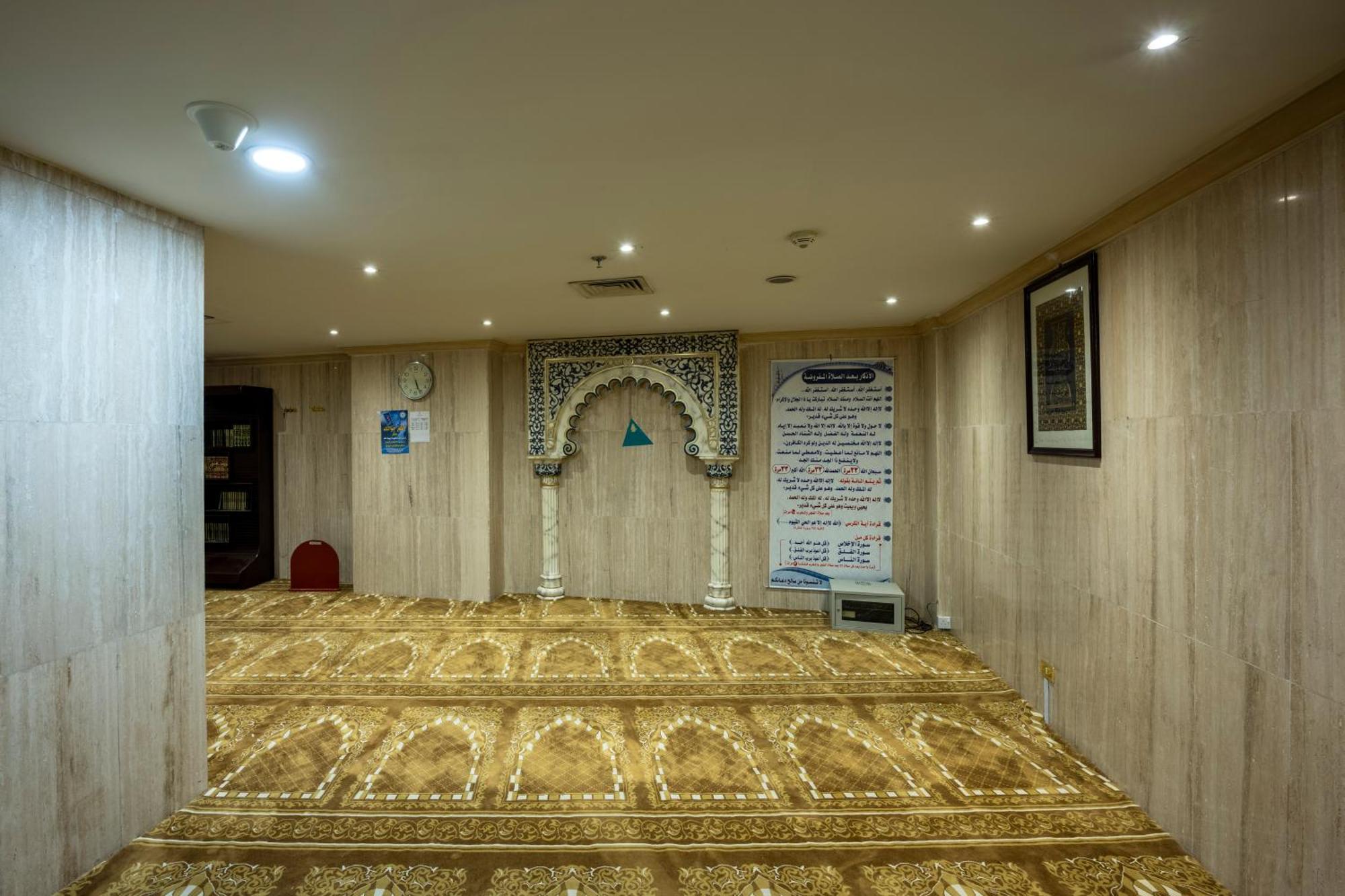 Al Shohada By Palm Rich Makkah Hotel Mekka Eksteriør billede The prayer room at the airport