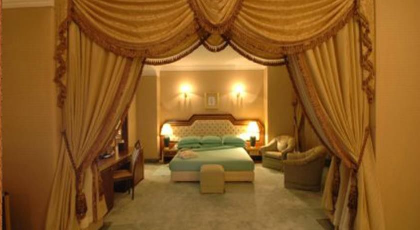 Al Shohada By Palm Rich Makkah Hotel Mekka Eksteriør billede A bedroom at the hotel